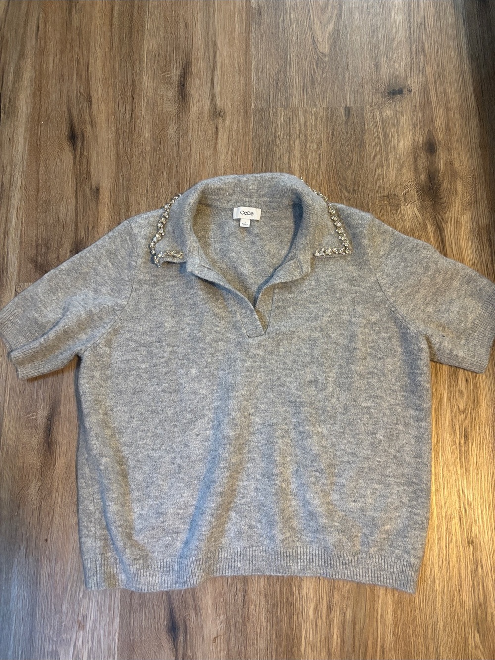 💛2 for $15! CeCe Light Gray V-Neck Short Sleeve Sweater with Jeweled Collar